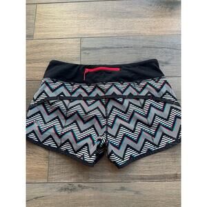 Lululemon SeaWheeze Zig Zag Speed Shorts Black White Chevron Multi Size 4